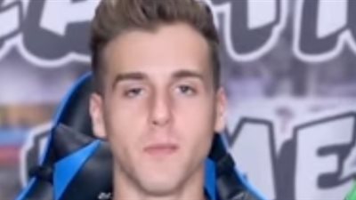 لقطات تحد غريبة عبر «فيس بوك» (فيديو)