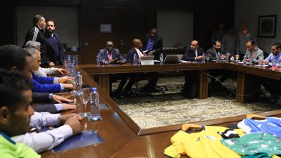 الأهلي يرتدي الزي التقليدي أمام شبيبة الساورة الجزائري