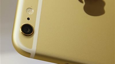 800 مهندس بـ«أبل» لتصنيع جزء واحد من «آي فون»