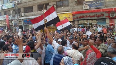 بالصور ..مسيرة لعمال 