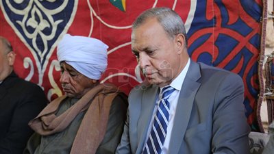 محافظ قنا يقدم واجب العزاء لأسرة شهيد القوات المسلحة