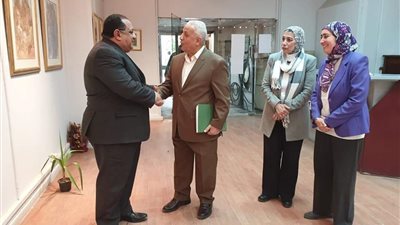 رئيس جامعة حلوان يفتتح معرض إبداعات مصرية (صور)