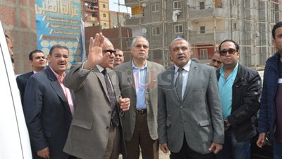 محافظ الجيزة يتابع طلاء العقارات بحرم الطريق الدائري (صور)