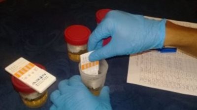 حملات مفاجئة للكشف عن المخدرات بالجامعات.. وقف 18 موظفا عن العمل في جامعة الإسكندرية.. جدل بين نواب البرلمان حول تغليظ عقوبة الإدمان.. ووزير التعليم العالي: تطبيق الحملات على الطلاب بعد صدور التشريعات