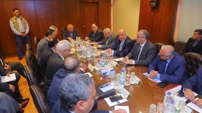 وزير النقل يتابع معدلات تنفيذ مشروعات مترو الأنفاق (صور)