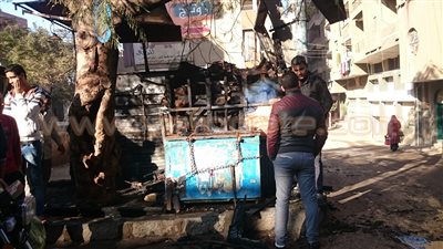 بالصور.. مجهولون يضرمون النيران بكشك سجائر بالدقهلية