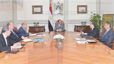 وزير النقل يستعرض في اجتماعه مع «السيسي» آليات تطوير الموانئ
