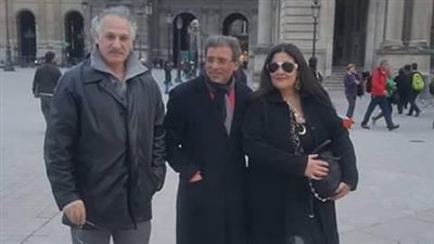 خالد يوسف برفقة زوجته في باريس