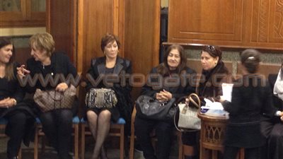 بالصور.. لبلبة وسهيرعبد القادر يشاركان في عزاء والدة طارق الشناوي