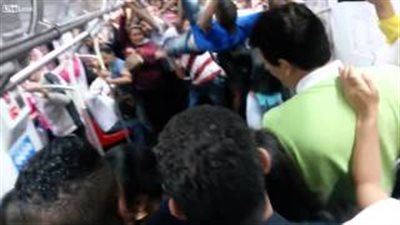 بالفيديو.. «خناقة» في المترو على الطريقة البرازيلية