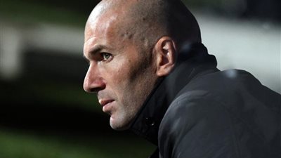 جماهير ريال مدريد تخشى صداما محتملا بين أنشيلوتي وزيدان
