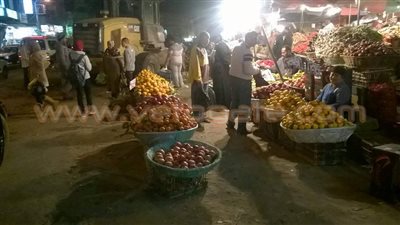 بالصور.. حملة ليلية لرفع تلال القمامة بشارع الدراسات بالمنصورة