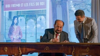 سلطان القاسمي يدشن النسخة الفرنسية من «بيبي فاطمة»
