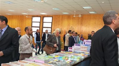 افتتاح معرض الكتاب السادس بجامعة المنيا (صور)