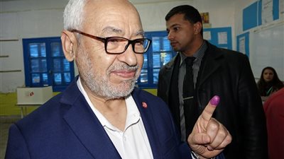 بالصور.. زعيم إخوان تونس يدلي بصوته في الانتخابات الرئاسية