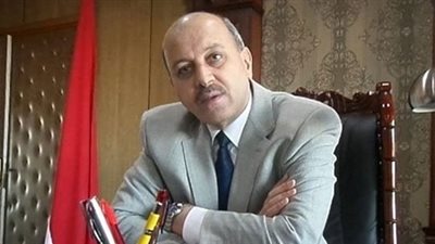 عامل يقتل زوجة شقيقه وابنها يطعنه في الخصوص