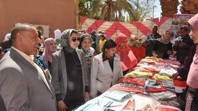 «الوادي الجديد» تهدي احتفالية المرأة المصرية لضحية الطائرة الإثيوببة (صور)