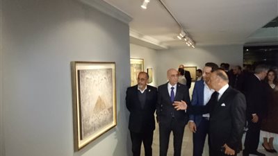 افتتاح معرض أحمد شيحة بحضور فنانين وشخصيات عامة