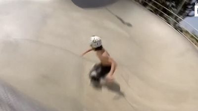 شاب يتحدى إعاقته بمهارة غير متوقعة (فيديو)