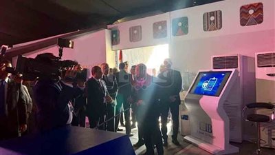 الرئيس يتفقد جناح البنك التجاري الدولي بملتقى أسوان (فيديو وصور)