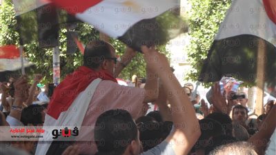 ثوار المنوفية يحملون الأقباط فوق الأعناق