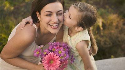 احتفالات عيد الأم في دول العالم.. صلاة لـ«حواء» بباكستان للتعبير على الولاء.. أطفال كرواتيا يقيدون «ست الحبايب» في السرير ويغرقونها بالهدايا.. مهرجانات شعبية بتايوان.. وإجازة رسمية