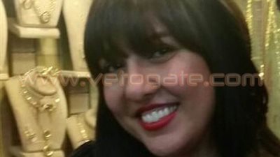 ننشر أول صورة للحظة شراء مي كساب «شبكة» خطوبتها من «أوكا»