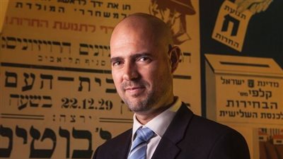 بالصور.. شاذ جنسيًا يحل بديلا في الكنيست للوزير الإسرائيلى المتحرش