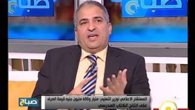 بالفيديو.. «عجوز» لـ«وزير النقل»: «بيدوخوني على تذكرة القطار»