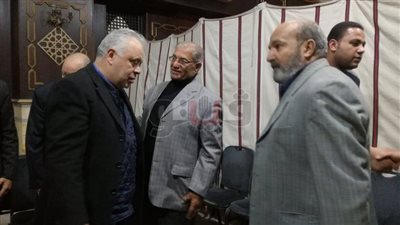 «رحل في صمت».. غياب تام للفنانين عن عزاء جلال عيسى (صور)