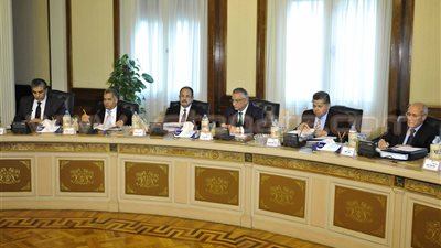 تفاصيل الاجتماع الأسبوعي للحكومة.. «مجلس الوزراء»: نتطلع للتعاون مع البرلمان كشريك أساسي.. شريف إسماعيل: سنتخذ إجراءات للسيطرة على عجز الموازنة العامة.. وزير المالية: الاقتصاد يعاني فجوة تمو