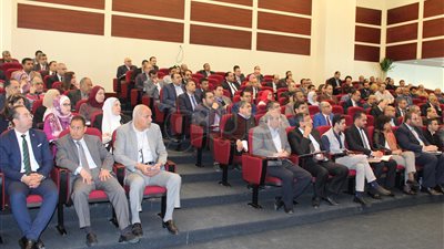 حلقة نقاشية للتوعية بالتصويت التراكمي وأثره على مناخ الاستثمار (صور)