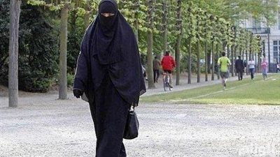 بلجيكا تسجن مسلمة 18 شهرًا لرفضها خلع النقاب ومقاومة الشرطة