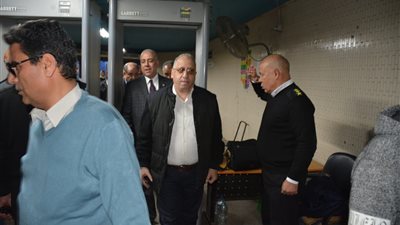 رئيس مترو الأنفاق والعضو المنتدب يتفقدان محطتي الشهداء والمرج الجديدة