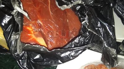 مستشفى يخزن اللحوم مع عينات التحاليل بشبرا الخيمة (صور)