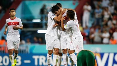 تركيا تصاحب كولومبيا لدور الـ 16 بعد الفوز على إستراليا