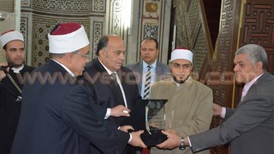 بالصور.. محافظ الدقهلية يشهد الاحتفال بالمولد النبوى في المنصورة