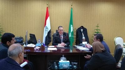 محافظ الشرقية يبحث مع رئيس الشركة القابضة سبل إنشاء صوامع جديدة (صور)