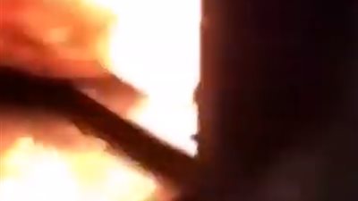 «العين فلقت الحجر».. رد فعل شاب تسبب زميله في إفساد طعامه (فيديو)