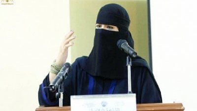 منع الشاعرة السعودية هند المطيري من المشاركات الأدبية في مكة