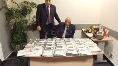ضبط راكب حاول تهريب 50 دعامة قلب في مطار القاهرة