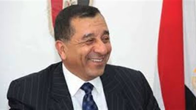 محافظ البحيرة يؤجر سيارات لرفع القمامة بعد فشل إنهاء اعتصام عمال النظافة