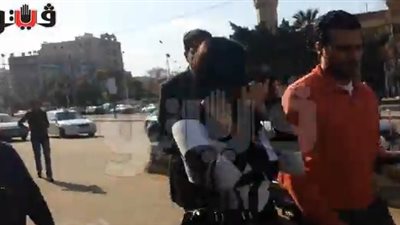 بالفيديو.. «صافيناز» تتخفى وراء شعرها للهروب من عدسات المصورين