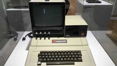 بالصور.. افتتاح متحف لأجهزة «آبل» بالتشيك مع أكلات مؤسسها