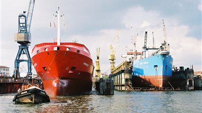 ألمانيا توقف شحنة أسلحة متجهة للجيش المصري بميناء هامبورج بدعوى العنف ضد المتظاهرين.. برلين: استئناف التعاون الأمني بين البلدين يعتمد على التطورات الجارية في القاهرة.. ومصر تطالب بالإفراج عن الشحنة