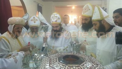 الأنبا مرقس يدشن مذبح ومعمودية كنيسة 