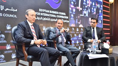 نصار: تنمية وتحديث القطاع الصناعي على رأس أولويات الحكومة