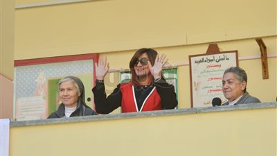 وزيرة الهجرة تهنئ معلمتها «سير بولين» وتقضي يوما معها بمناسبة عيد الأم (صور)