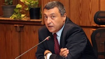 أسامة كمال: انخفاض أسعار النفط «حرب تكسير عظام من الغرب»