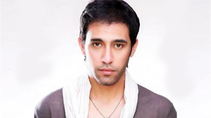 المطرب عمرو مصطفى
